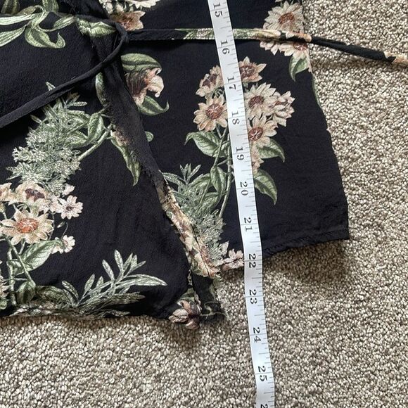 Lucky Brand Floral Wrap Top size XS - Picture 12 of 13